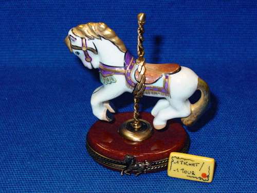 MERY GO-ROUND HORSE MERY GO-ROUND HORSE